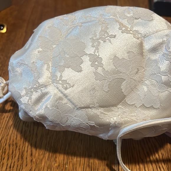 Ivory wedding Paul string bag by Presentables - Picture 4 of 4